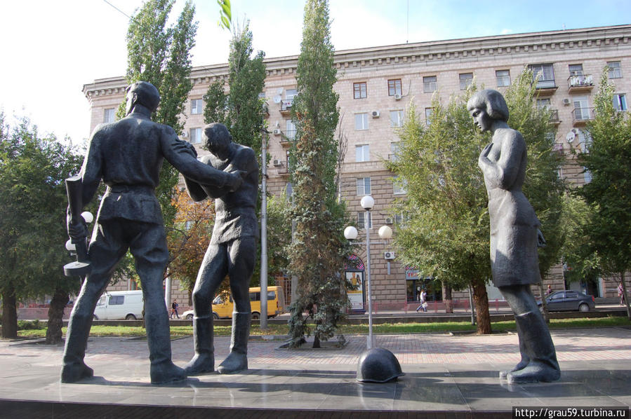 Памятник комсомольцам-защитникам Сталинграда