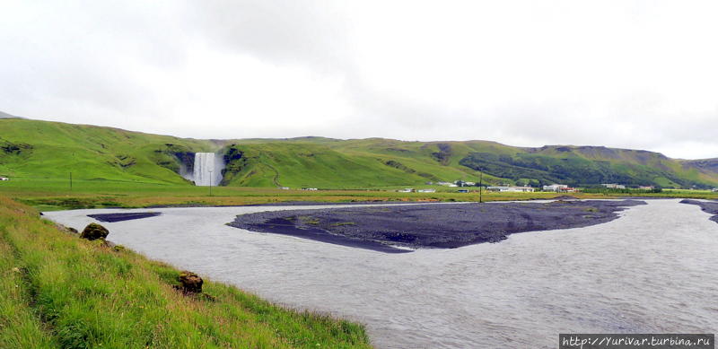 Упав с высоты, водопад Скоугафосс через несколько километров исчезнет в Атлантическом океане Скогар, Исландия