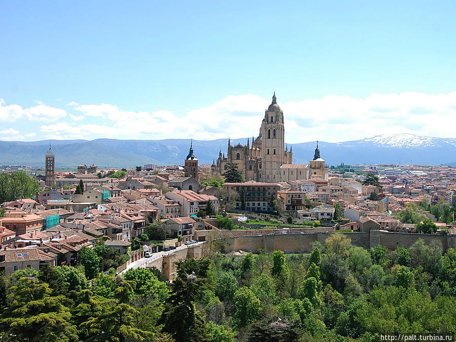 Вид на Верхние Кварталы из Алькасара Сеговия, Испания