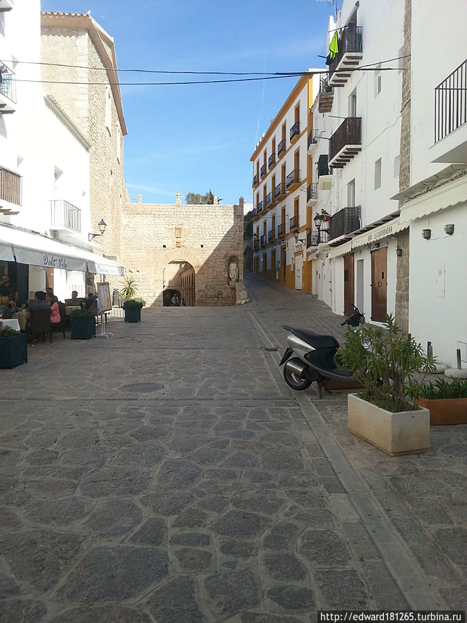 Улицы внутри крепости. Ибица, остров Ибица, Испания