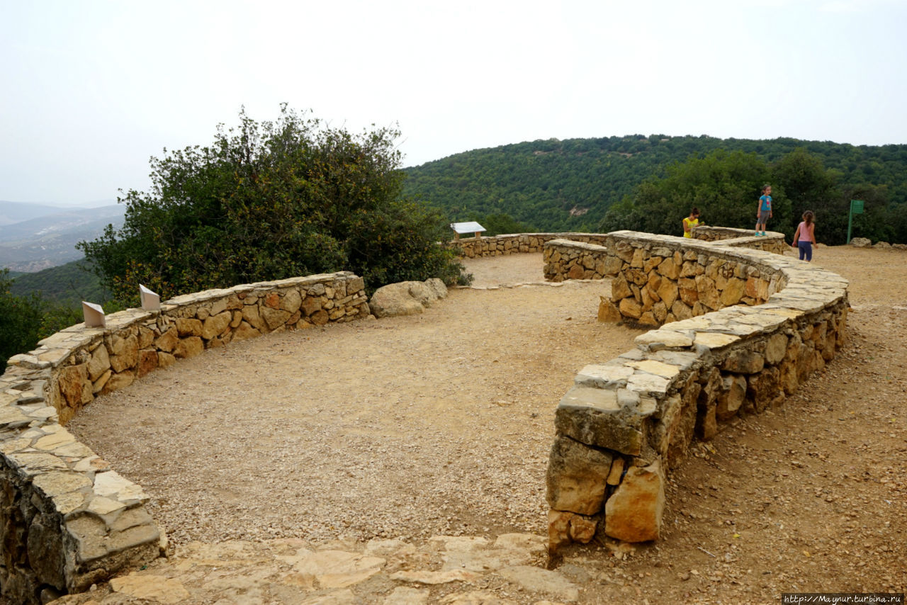 Смотровая  площадка  на  горе Мерон. Нахаль-Амуд Природный Парк, Израиль
