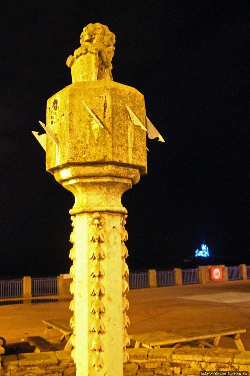 заметьте, крепость-маяк светится голубым Дуглас, Остров Мэн