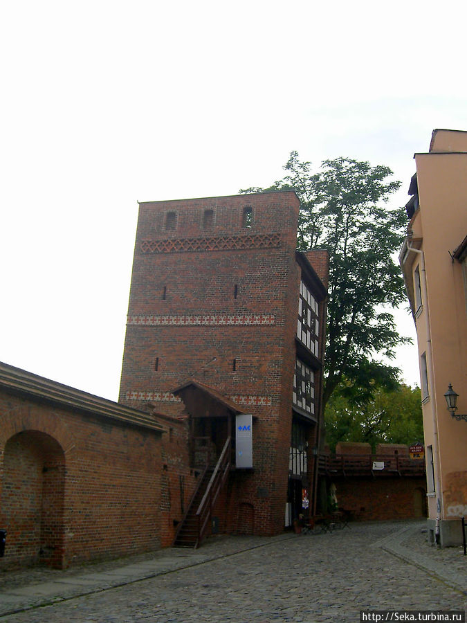 Кривая башня Торунь, Польша