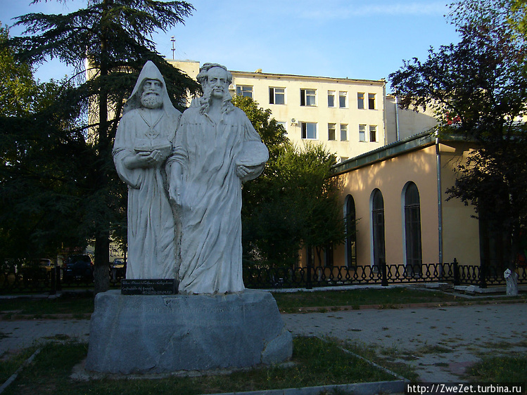Памятник братьям Айвазовс