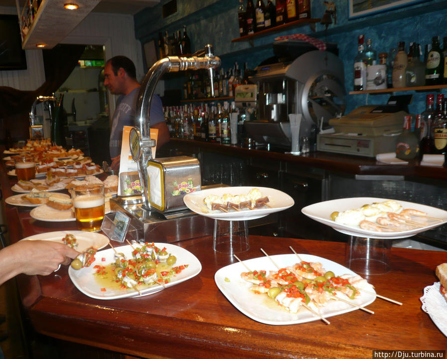 Тапас-бары Сан-Себастьяна Сан-Себастьян, Испания Тапас-бары Сан-Себастьяна Сан-Себастьян, Испания