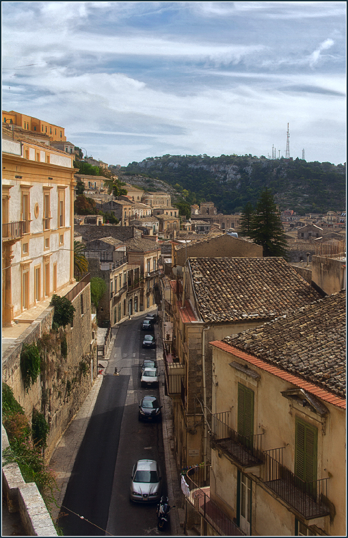 Город, разделенный пополам... Модика, Италия Город, разделенный пополам... Модика, Италия