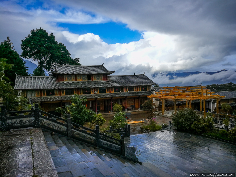 монастырь Огмин Миндролинг (Фугоусы) Байша, Китай