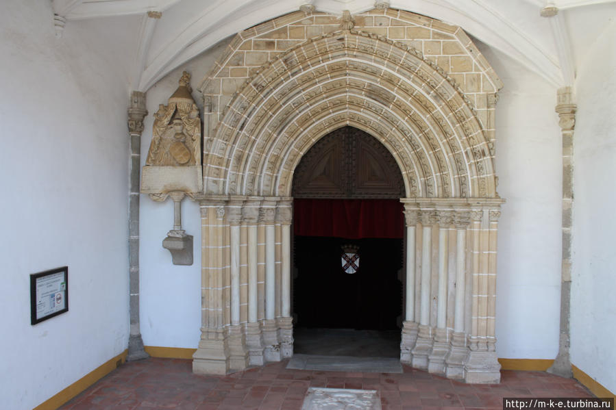 Храм Дианы и все, что его окружает Эвора, Португалия