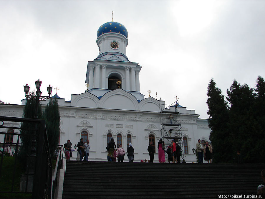 Покровская церковь (Покрова Пресвятой Богородицы). Вид со стороны альтанки  —  северный фасад) Святогорск, Украина