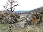 Обломки дольмена возле села Хадышки