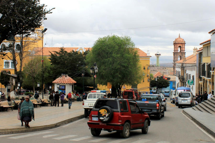 Plaza 10 de Noviembre утром Потоси, Боливия