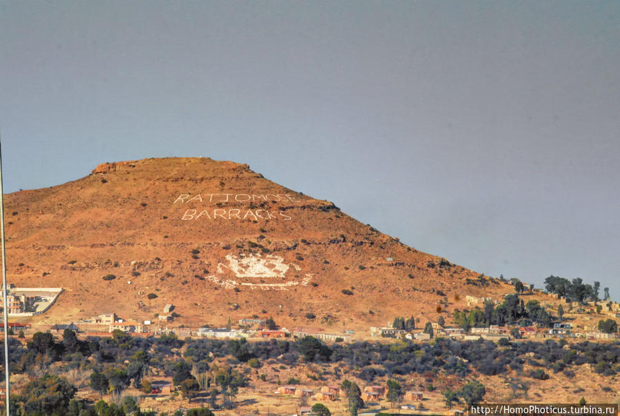 Место красного песчаника, или столица одной шляпы Масеру, Лесото