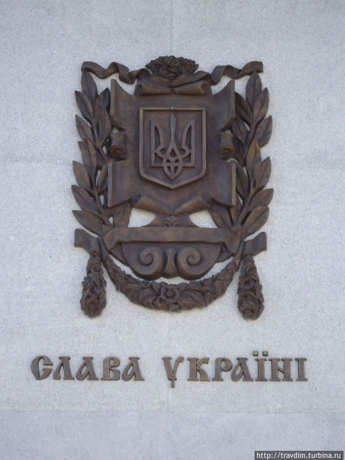 Памятник Независимости на обновлённой площади Конституции Харьков, Украина