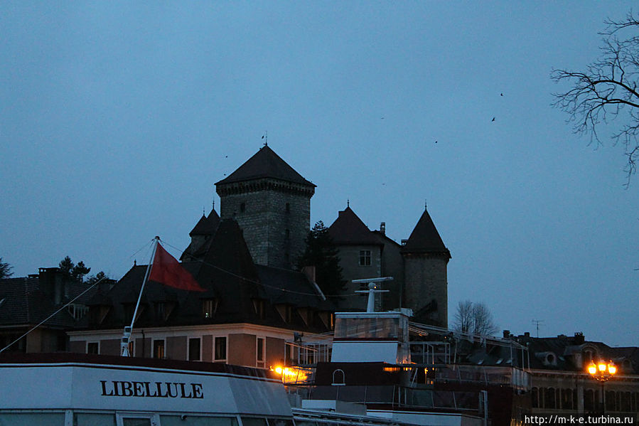 Замок Анси, возвышающийся над городом Анси, Франция