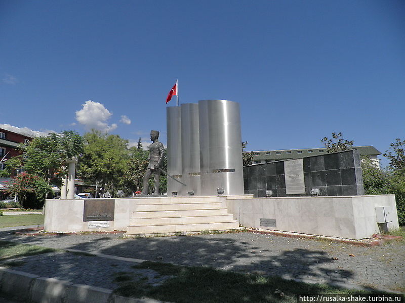 Памятник Мустафе Эртургулу / Mustafa Ertuğrul Aker