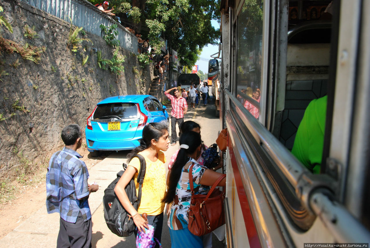 О гордых ланкийских автобусах Ангода, Шри-Ланка