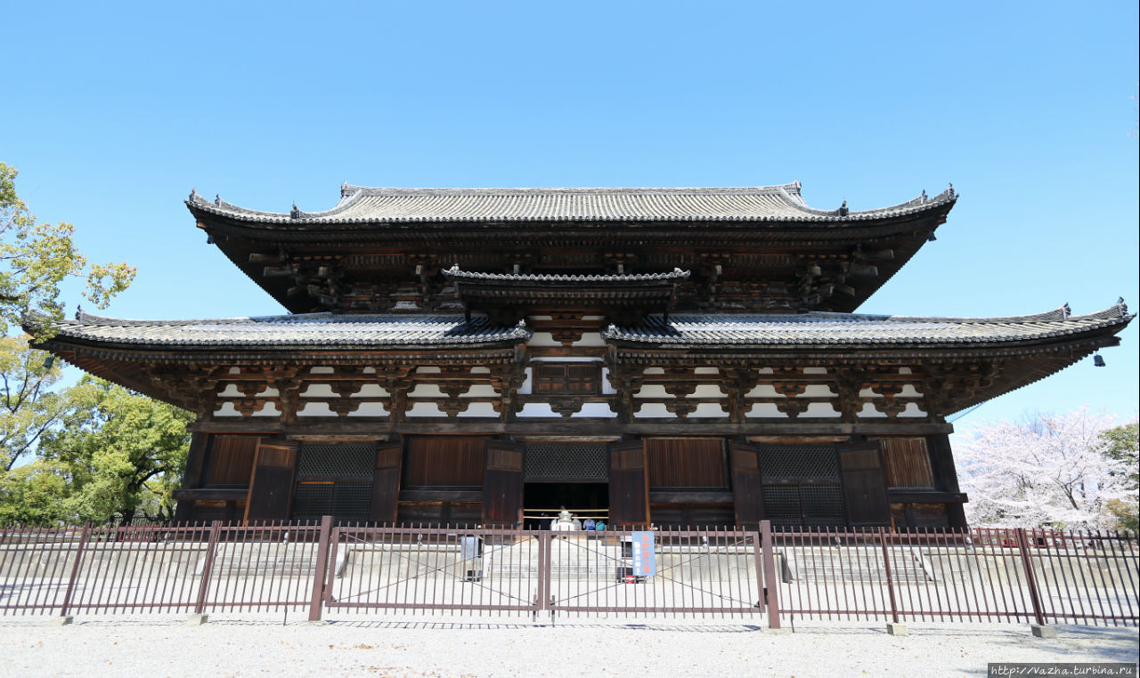 Имеет статус национального сокровища Киото, Япония
