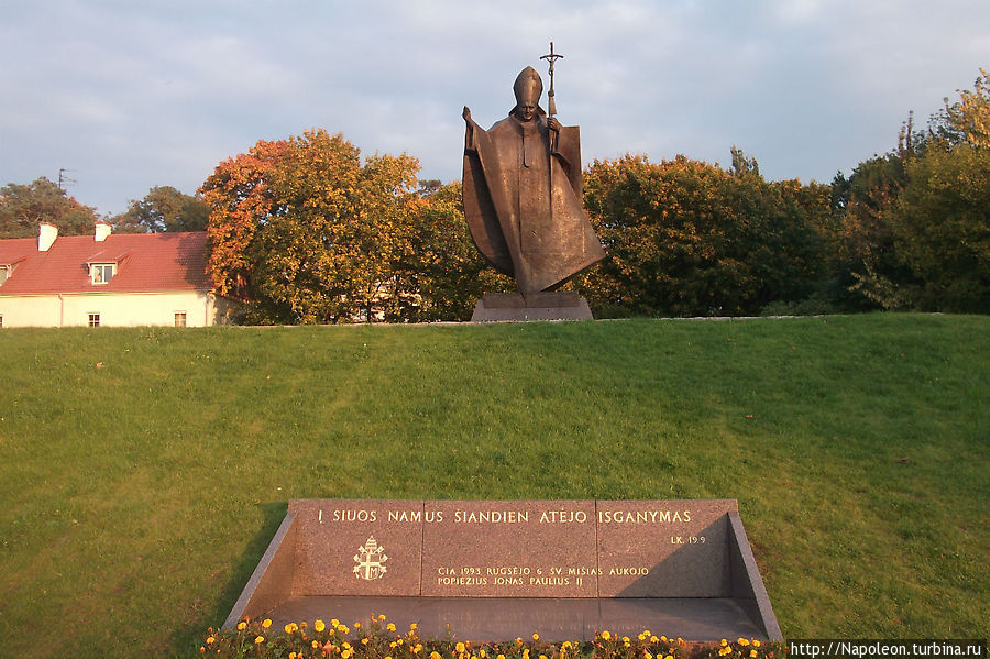 Памятник Иоанну Павлу II Каунас, Литва