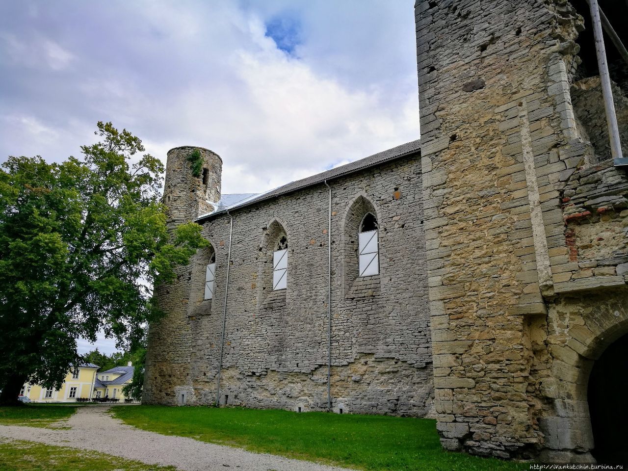 Дрозды, карьер и монастырь Падизе, Эстония