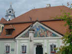 Монастырь и бело-голубая башня церкви Мариэ-Химмельфарт