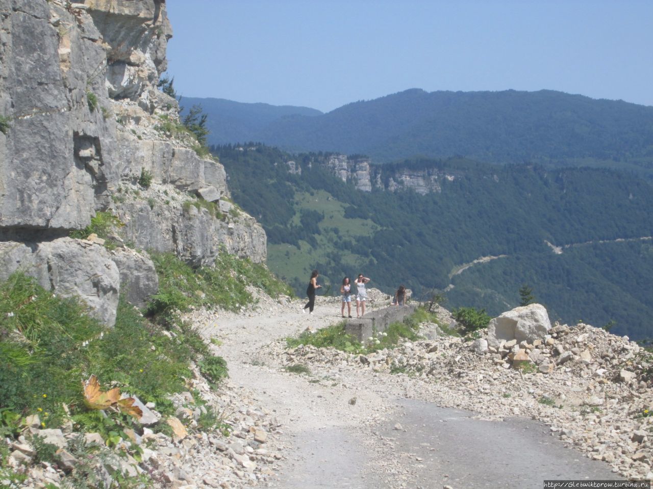 Прогулка к заброшенной канатной дороге Ткибули, Грузия