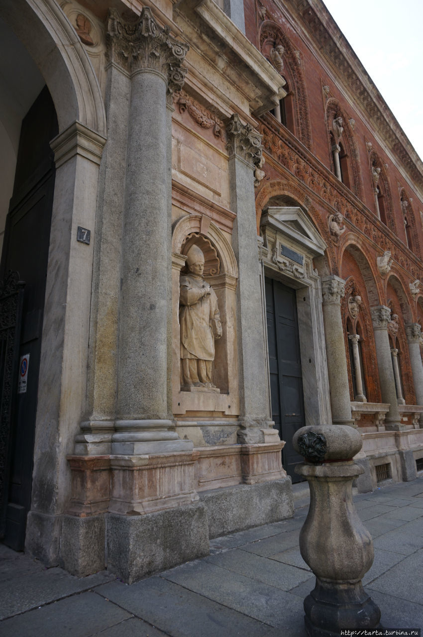 Больница, ставшая университетом Милан, Италия