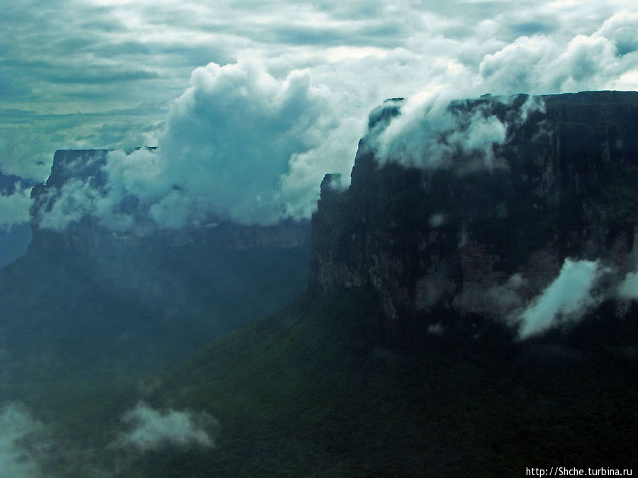 Осмотр водопада Анхель и гор нац. парка Канайма с самолета Национальный парк Канайма, Венесуэла
