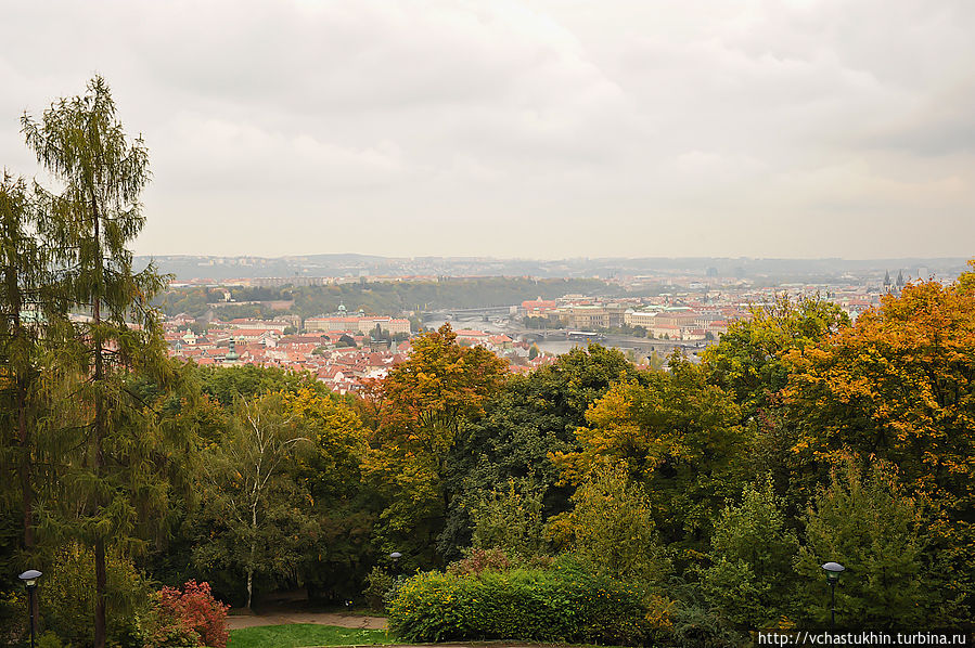 Вид на Прагу с Петришинских холмов. Вид на Прагу с Петришинских холмов.