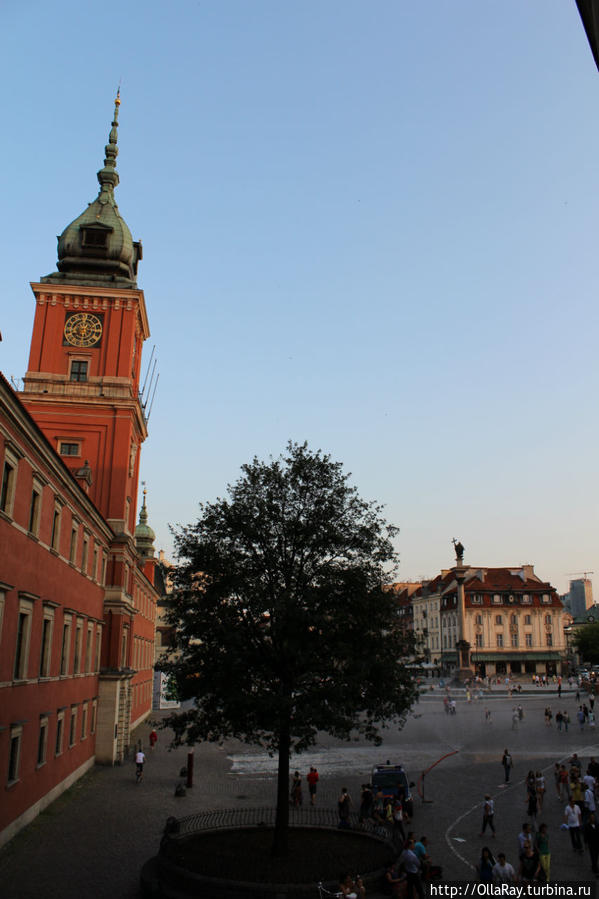 Вид из окна на Замковую площадь Варшава, Польша