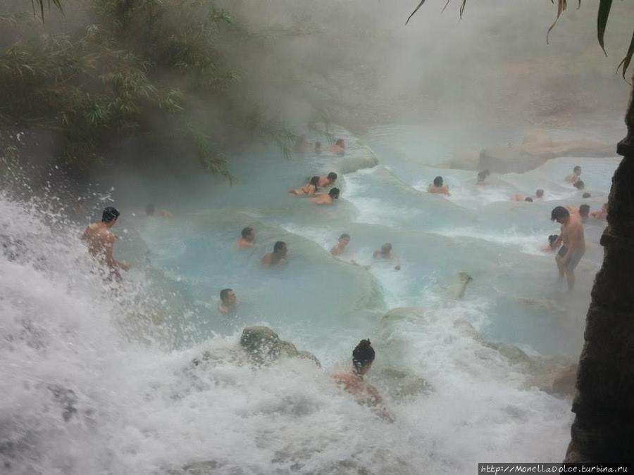 Cascate del Mulino: бассейны и водопад термальной воды Сатурния, Италия