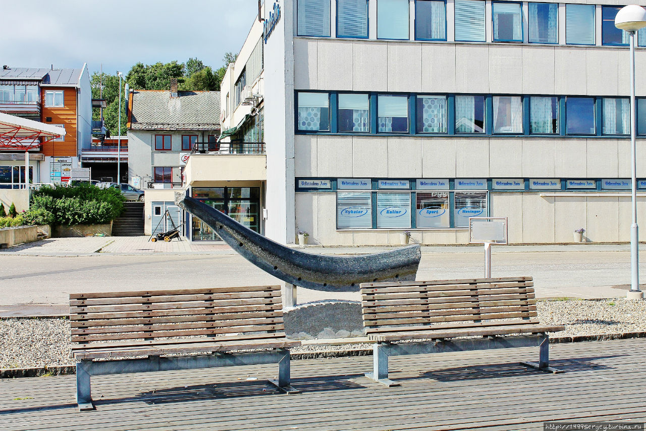 Стокмаркнес — маленький городок у большого моста Стокмарнес, Норвегия