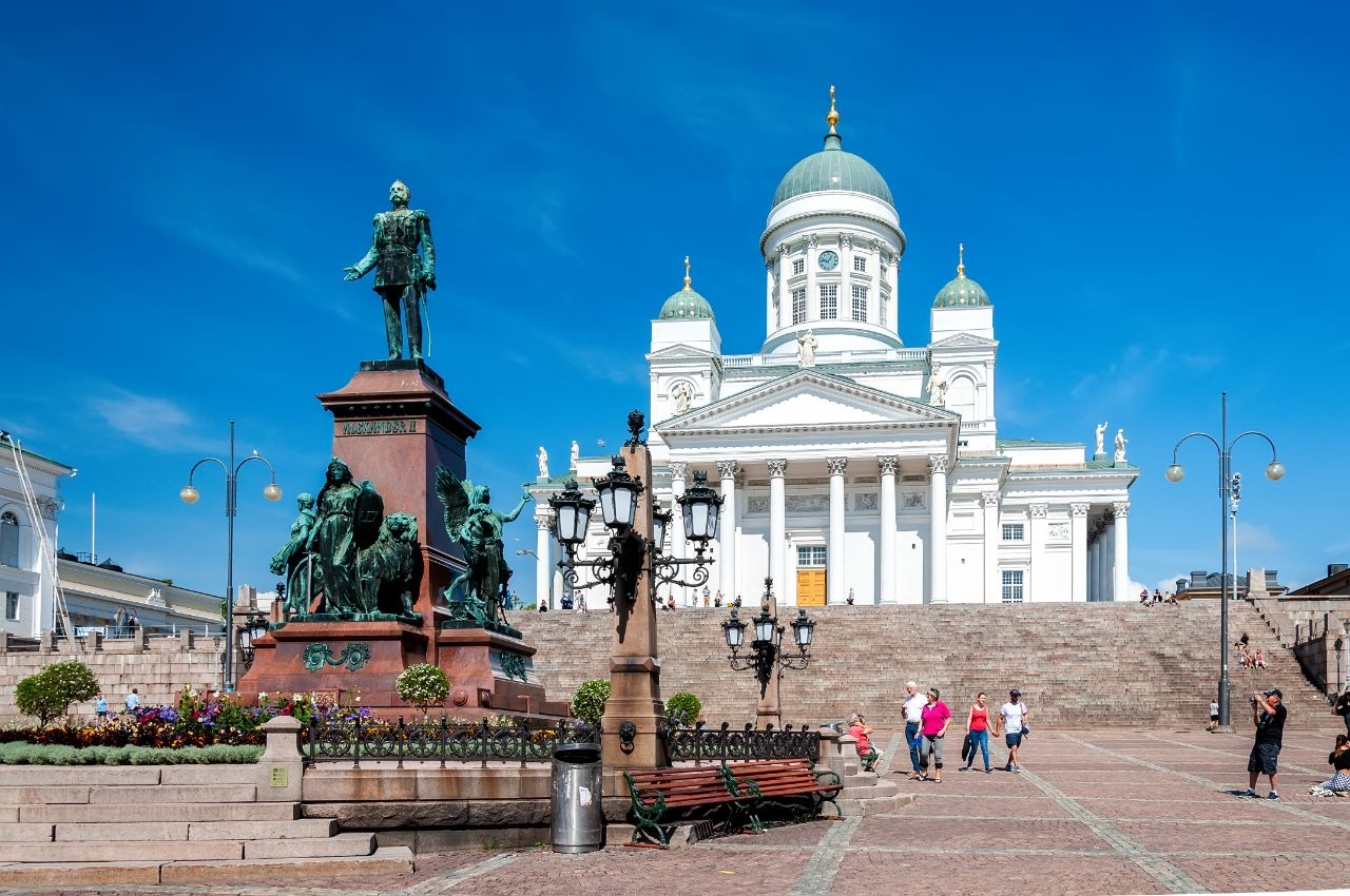 Cенатская площадь с Морским собором и памятником Александру II.Хельсинки,Финляндия Хельсинки, Финляндия