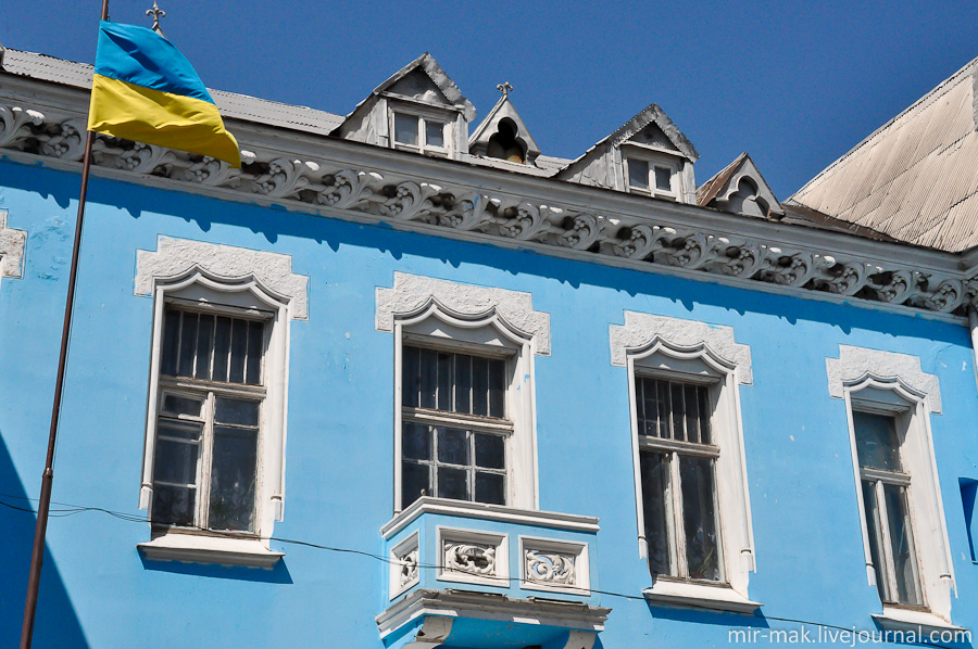 Цвет дворца за время его существования несколько раз менялся. Исаево, Украина Цвет дворца за время его существования несколько раз менялся. Исаево, Украина