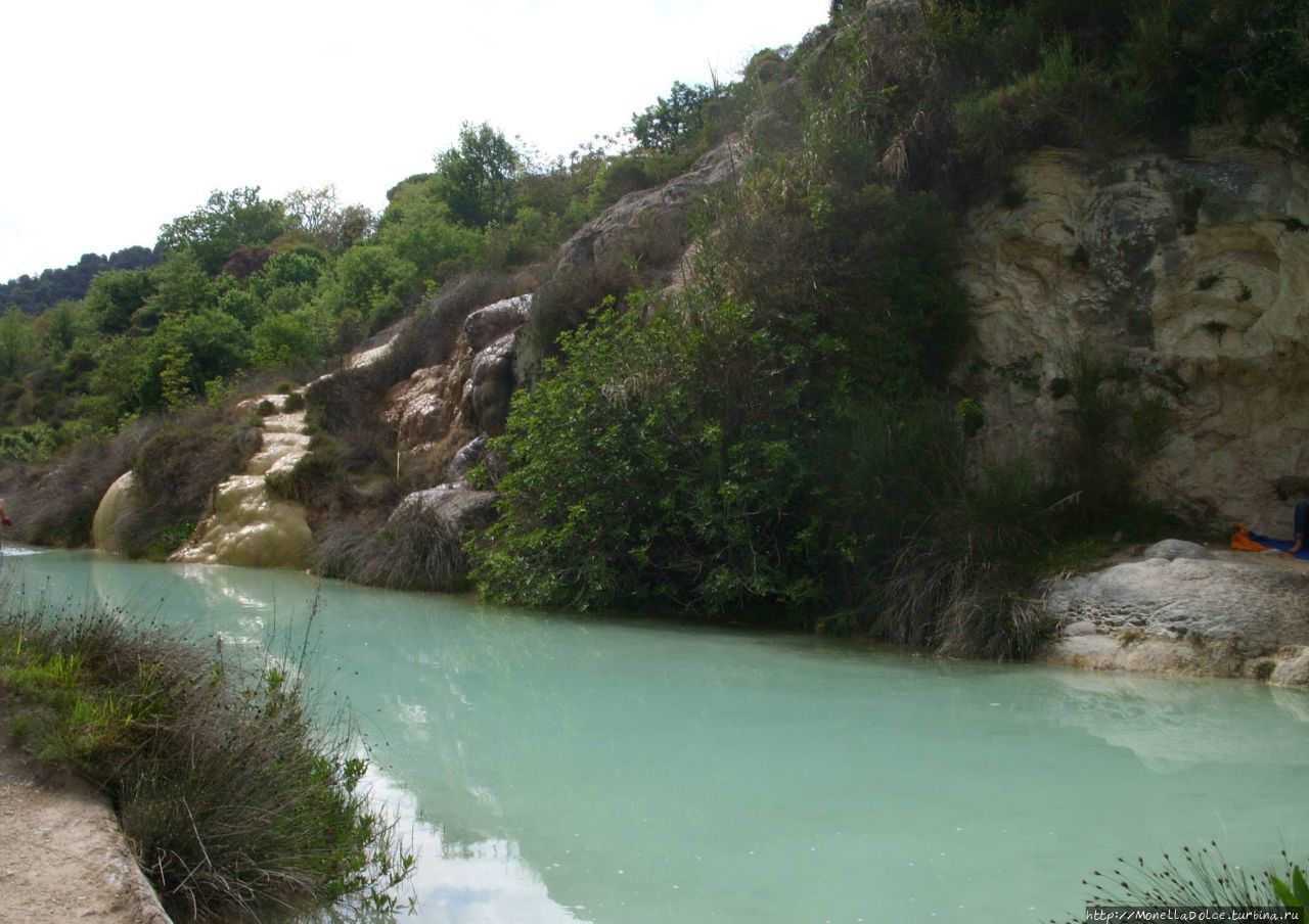 Термальный природный бассейн Баньо Виньони Баньо-Виньони, Италия