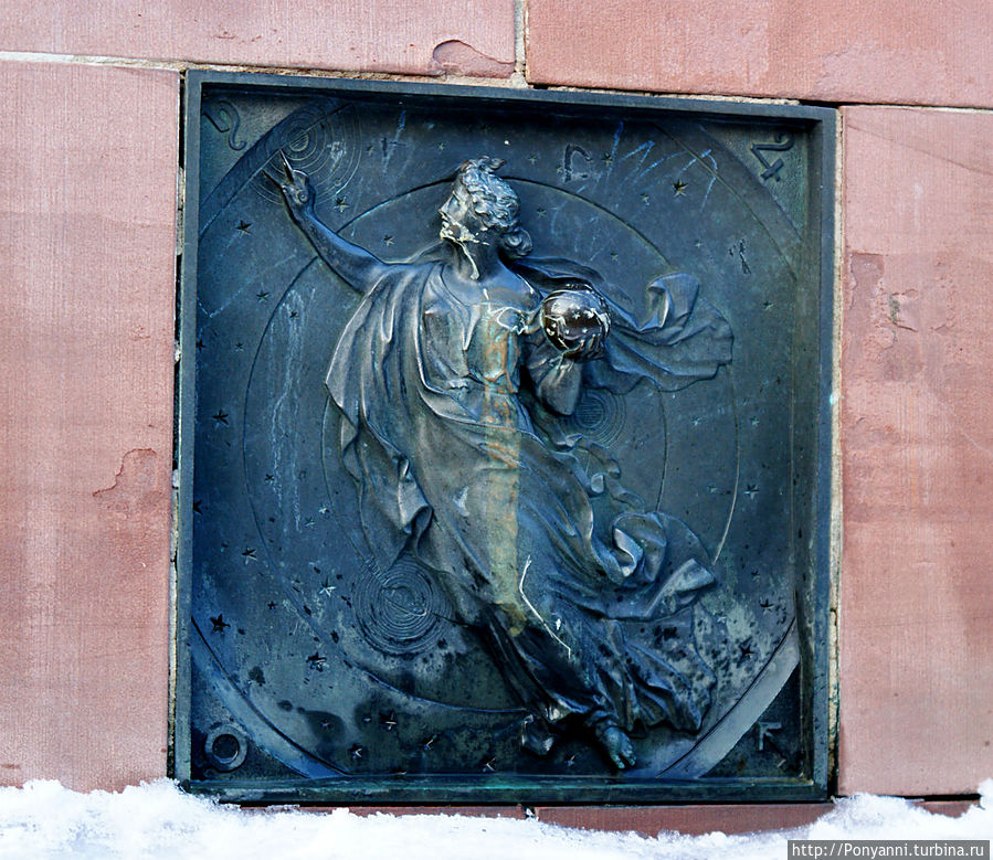 Барельефы на памятнике (1870) Барельефы на памятнике (1870)