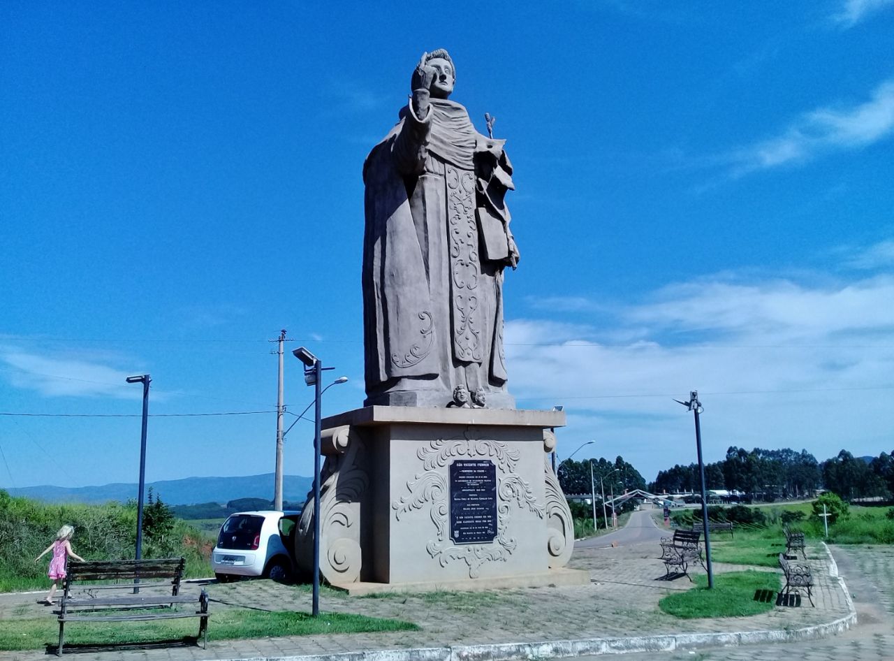 Смотровая площадка и статуя Cв. Викентия Феррера / Mirante e estátua do São Vicente Ferrer