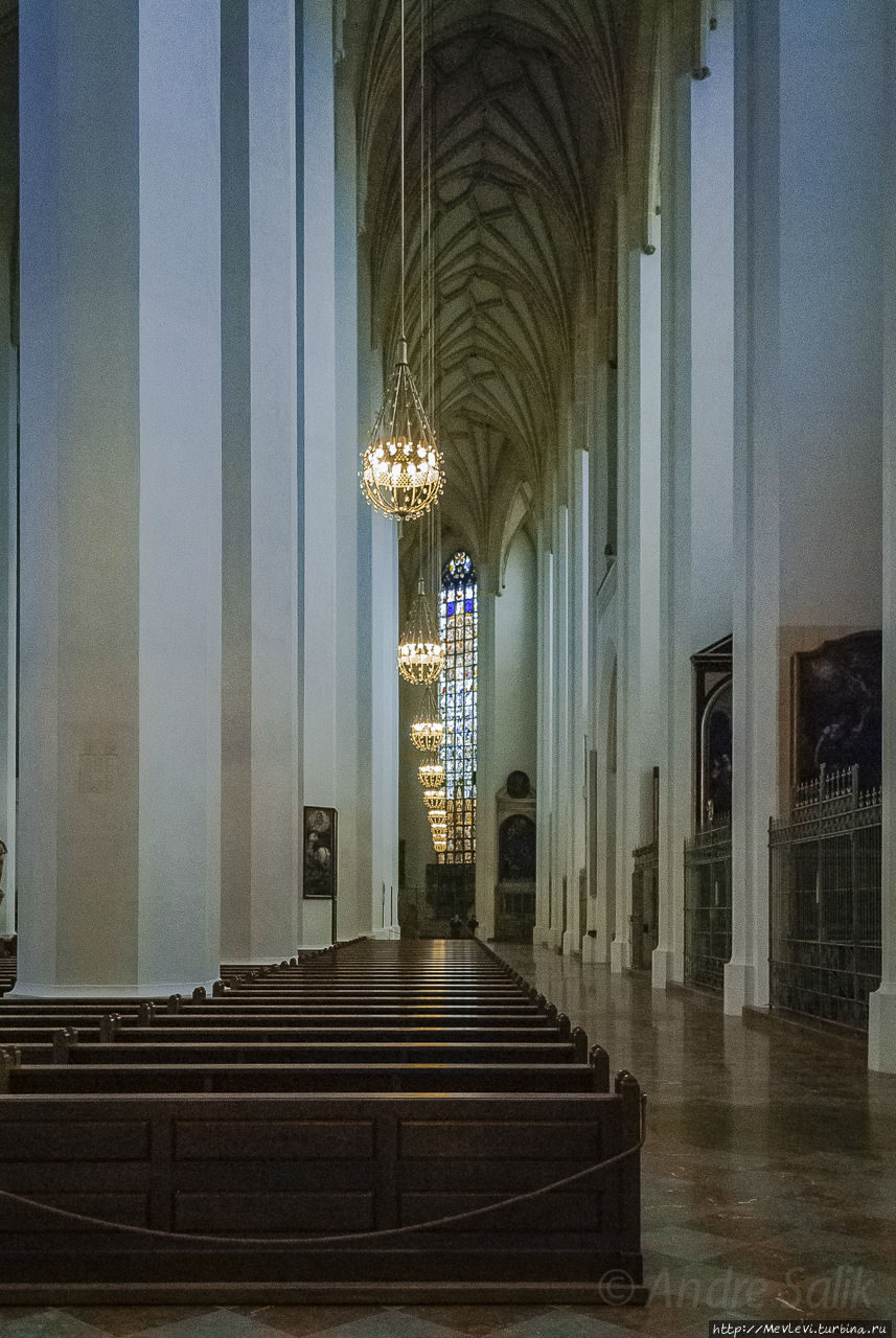 Фрауэнкирхе (нем. Frauenkirche) Мюнхен, Германия Фрауэнкирхе (нем. Frauenkirche) Мюнхен, Германия