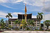 Так как Ислам — государственная и высокопочитаемая религия в Брунее, создано даже целое Министерство по делам религии, здание которого расположено напротив главной мечети страны.
