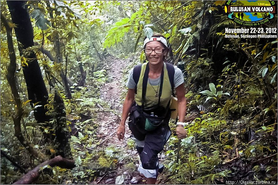 Лес здесь совсем другой, нежели мы видели на Минданао, но не менее красивый и густой. Филипп предупредил, что здесь водятся пиявки, поэтому лучше, чтобы кофта была с рукавами. А еще здесь можно встретить циветт, маленьких зверьков, похожих на хорьков. Подтверждением того, что одна здесь пробегала, были её экскременты. Лес здесь совсем другой, нежели мы видели на Минданао, но не менее красивый и густой. Филипп предупредил, что здесь водятся пиявки, поэтому лучше, чтобы кофта была с рукавами. А еще здесь можно встретить циветт, маленьких зверьков, похожих на хорьков. Подтверждением того, что одна здесь пробегала, были её экскременты.