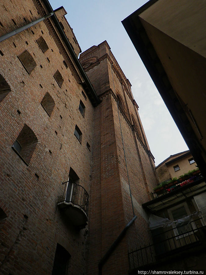 Мантуя. По улицам и площадям старинного города Мантуя, Италия Мантуя. По улицам и площадям старинного города Мантуя, Италия