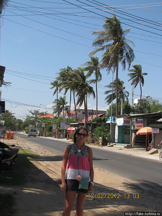 рядом с гостиницей куча кафешек где можно вкусно и не дорого поесть) вообще там все очень дешево, что нас порадовало) рядом с гостиницей куча кафешек где можно вкусно и не дорого поесть) вообще там все очень дешево, что нас порадовало)