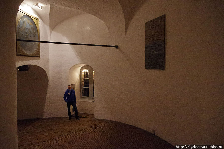 Круглая башня Rundetårn, платишь мало — видишь много Копенгаген, Дания Круглая башня Rundetårn, платишь мало — видишь много Копенгаген, Дания