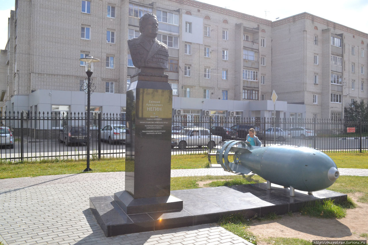 памятник атомной бомбе Бор, Россия