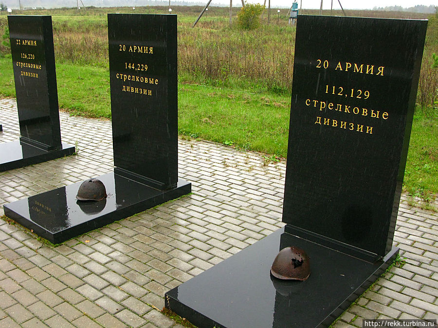 В окружение попали части 20 армии под командованием генерала-лейтенанта М.Ф. Лукина.
Михаил Фёдорович Лукин (1892-1970) организовывал оборону Смоленска, задержавшую наступление немецких войск, затем командовал окруженными войсками под Вязьмой. 14 октября 1941 года он попал в плен в тяжелом состоянии (ампутирована нога), отказывался от сотрудничества с фашистами и Власовым, был освобожден в 1945. После проверки НКВД ему были возвращены звания и награды, но он уволился из армии по состоянию здоровья.
В 1993 году указом Президента России Б.Н. Ельцина посмертно М.Ф. Лукину присвоено звание Героя России, в 1988 году – Смоленским городским советом присвоено звание почетного гражданина города Смоленска.
Как это гауляйтер (наместник победившей стороны, разваливший страну), Ельцин, наградил Лукина Правительственной Наградой? Наверное, действительно, нужно быть героем, если враги склоняют голову твоему подвигу, воин, и награждают. В окружение попали части 20 армии под командованием генерала-лейтенанта М.Ф. Лукина.
Михаил Фёдорович Лукин (1892-1970) организовывал оборону Смоленска, задержавшую наступление немецких войск, затем командовал окруженными войсками под Вязьмой. 14 октября 1941 года он попал в плен в тяжелом состоянии (ампутирована нога), отказывался от сотрудничества с фашистами и Власовым, был освобожден в 1945. После проверки НКВД ему были возвращены звания и награды, но он уволился из армии по состоянию здоровья.
В 1993 году указом Президента России Б.Н. Ельцина посмертно М.Ф. Лукину присвоено звание Героя России, в 1988 году – Смоленским городским советом присвоено звание почетного гражданина города Смоленска.
Как это гауляйтер (наместник победившей стороны, разваливший страну), Ельцин, наградил Лукина Правительственной Наградой? Наверное, действительно, нужно быть героем, если враги склоняют голову твоему подвигу, воин, и награждают.