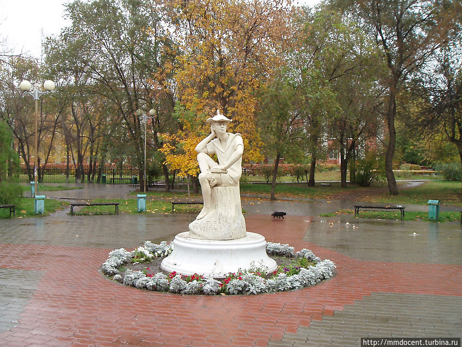 Кажется, памятник Л.Кассилю Энгельс, Россия