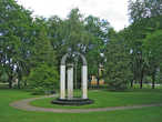 Памятник эстонской поэтессе Бетти Альвер