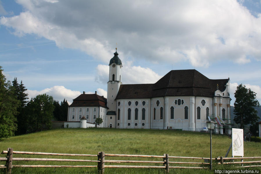 Церковь в лугах Земля Бавария, Германия