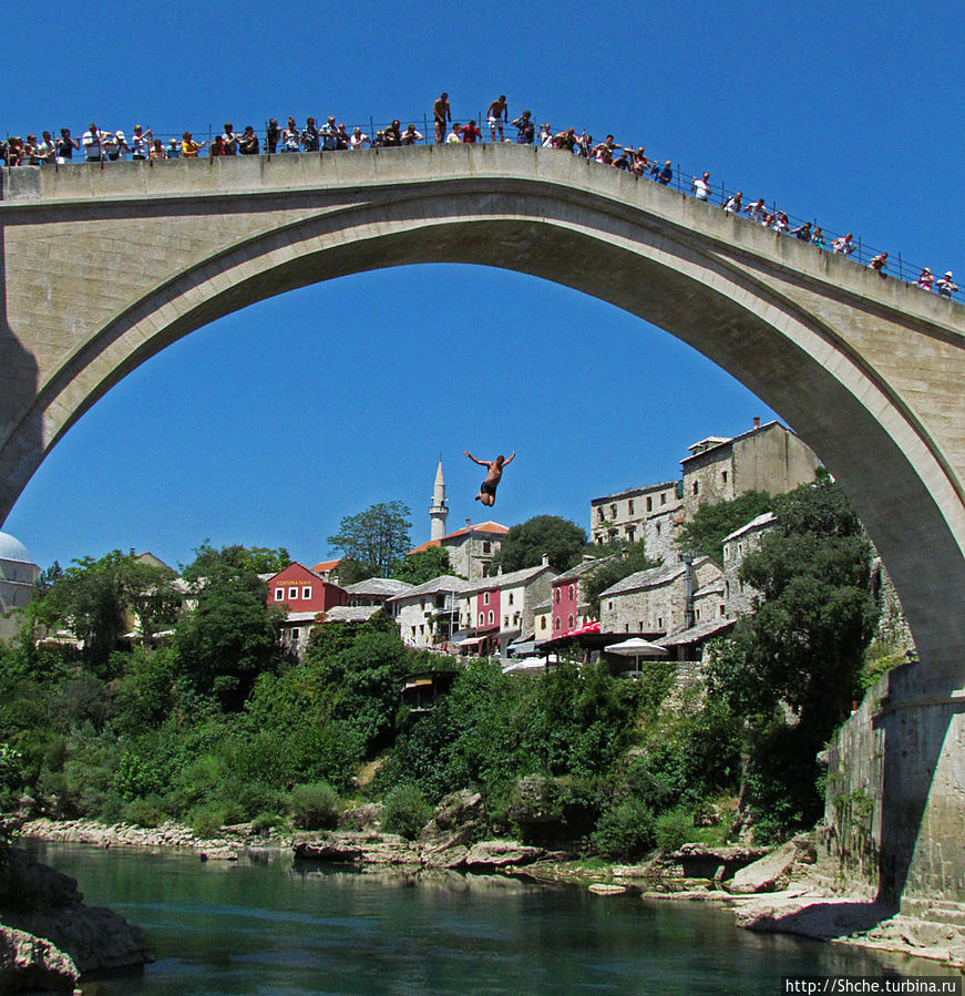 Прыжки со Старого моста в реку Мостар, Босния и Герцеговина