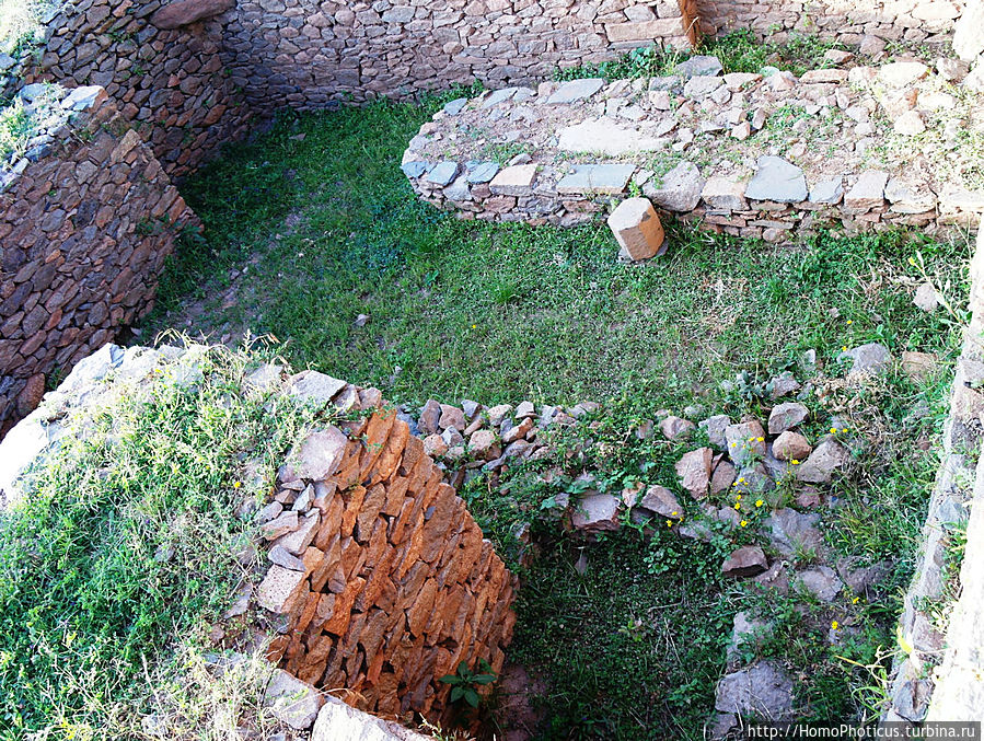 Развалины чего-то, возможно — дворца царицы Савской Аксум, Эфиопия
