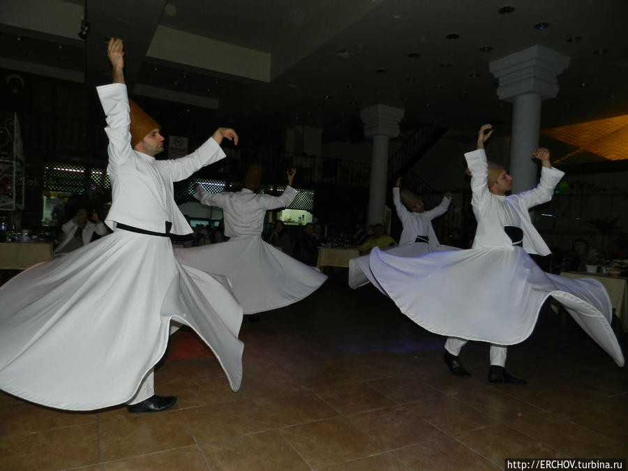 Танцы крутящихся дервишей Стамбул, Турция